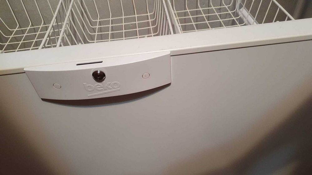 Lada frigorifica noua Beko HS23753 ClasaA++, 350Lit., perete triplu