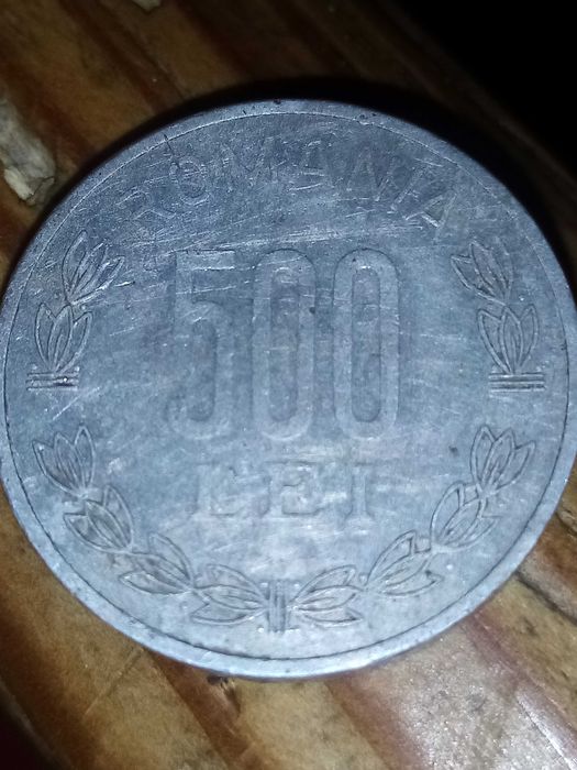 Moneda de 500 lei din 1999 și mini incarcator