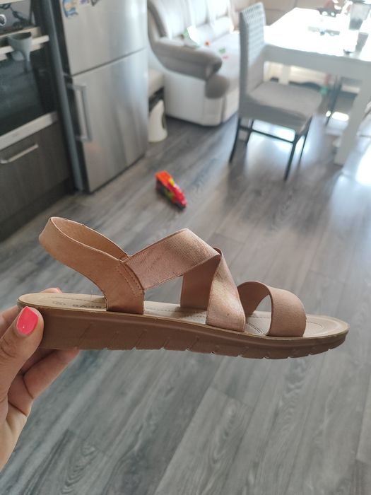 Обувки - дамски - различни модели