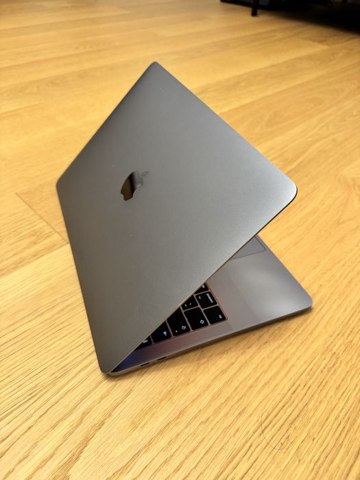MacBook Pro 13, Touch Bar, 2,4GHz, 8GB, 512GB, A1989, Cutie