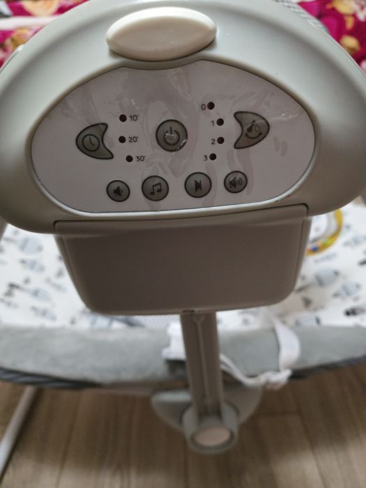 Leagan bebe cu muzica