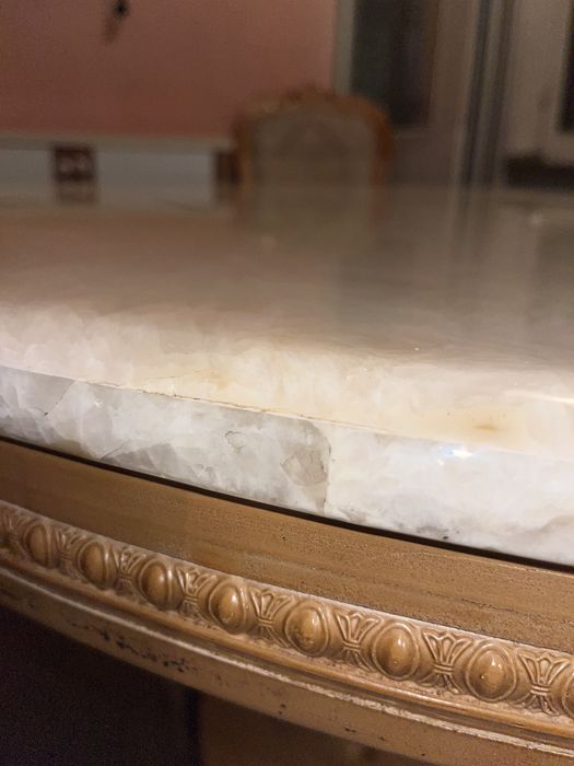 Продам стол круглый оникс подойдет для реставрации