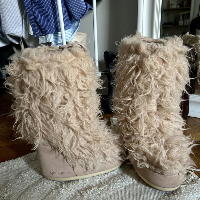 Icon Yeti pale-pink faux-fur boots