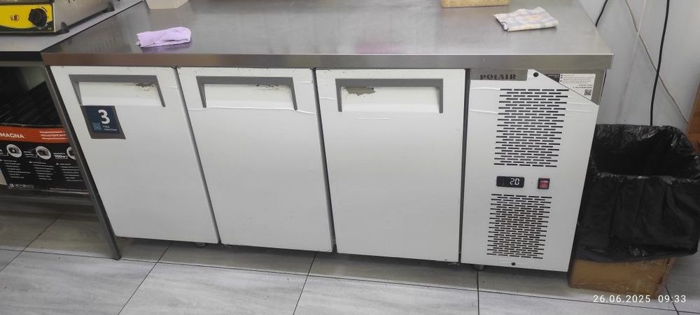 Vitrina  xaladilnik sotiladi