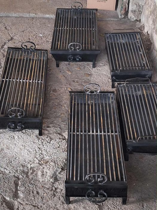 Скари барбекюта на дървени въглища