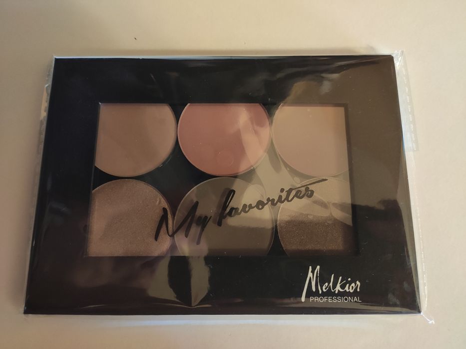 Trusa make-up Melkior culori pale.