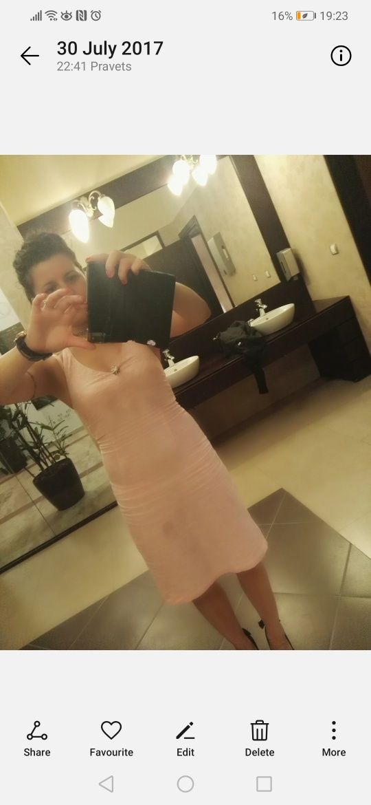Лятна светло розова рокля на HM, размер С, неразтеглива, с цип на гърб