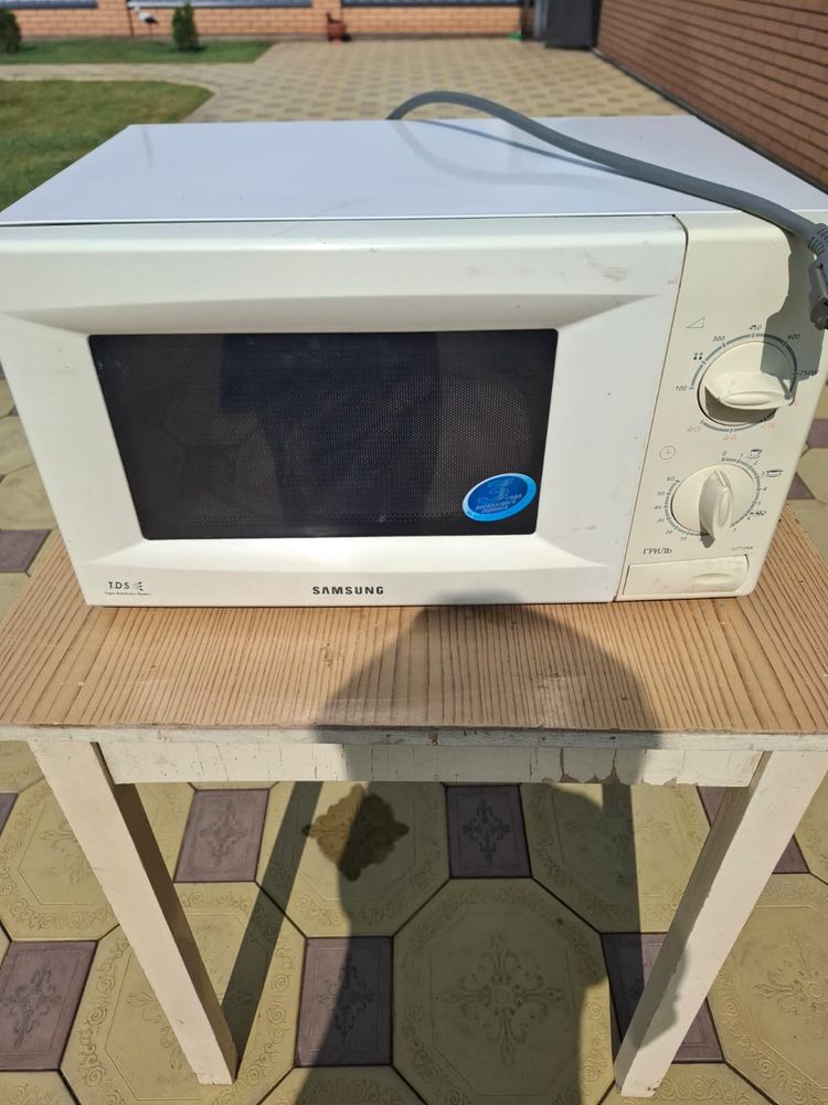 Продам микроволновую печь