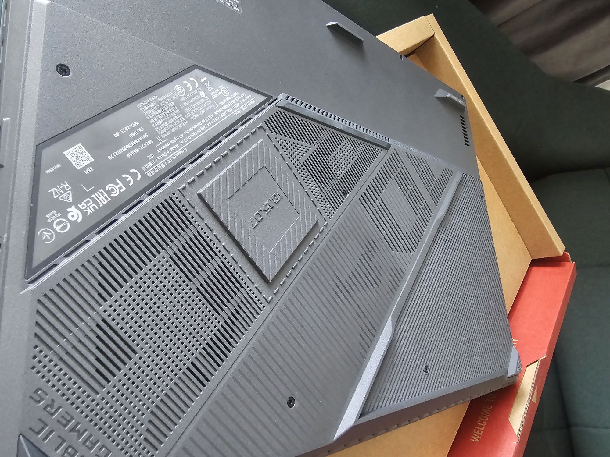 Vand ROG Strix G18 , rtx 4070 ca nou garantie 15 luni