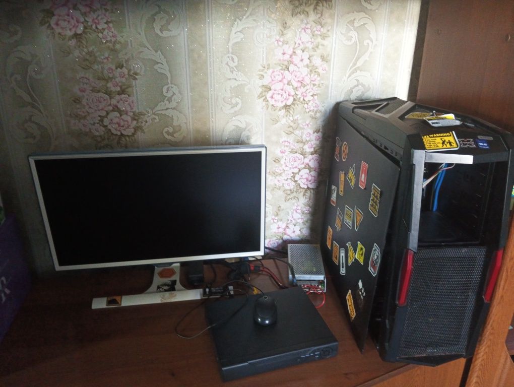 Системник + монитор