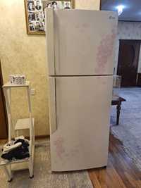 Продаётся холодильник бывший в употреблении LG