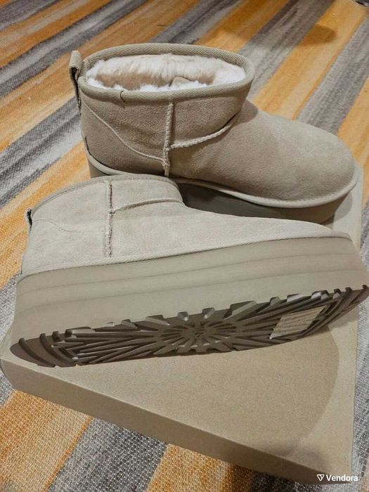 UGG Classic Mini Platform ботуши нови, размер 41, бежов