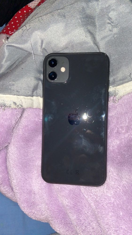 Iphone 11 64GB Черен-iCould заключен без драскотини с протектор калъф