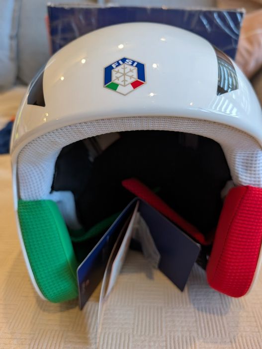 Детска състезателна ски каска BRIKO VULCANO FIS 6.8 JR - FISI [НОВА]