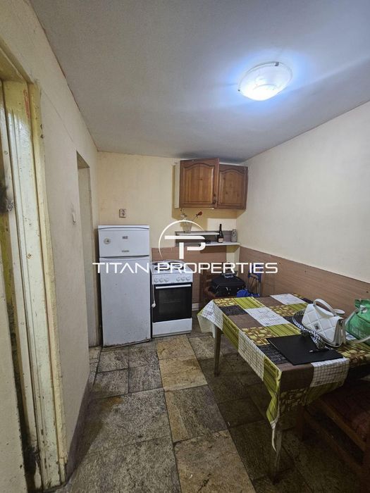 Дава се под наем Тристаен апартамент в Бургас, Център - 83 кв.м за 255 € - Снимка #1