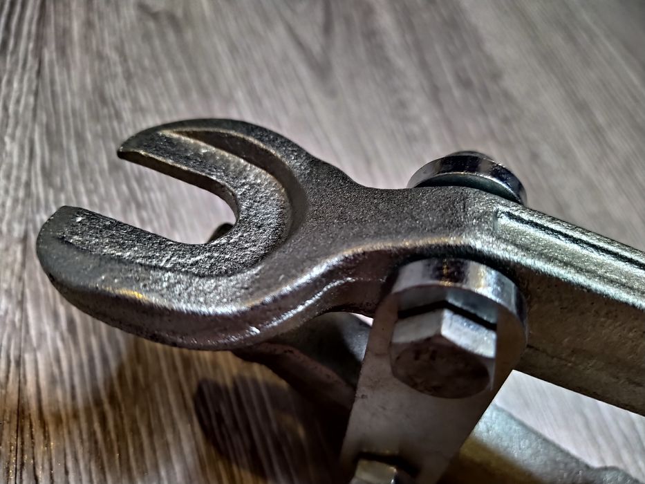 Presa pentru pivoti si capete de bara