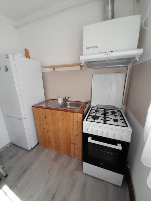 Vând Garsonieră În Codlea Etaj 1.