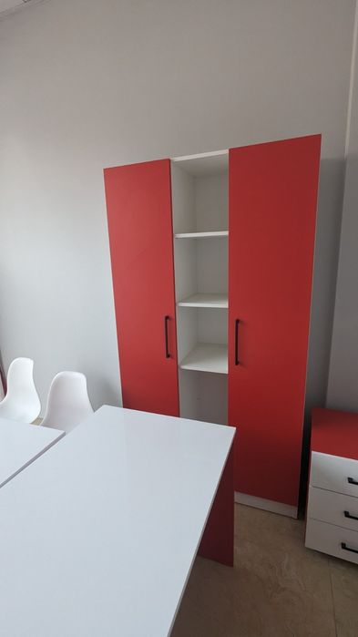 Офис обзавеждане ново