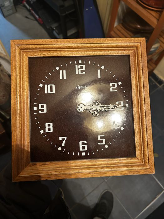 Ceas Vintage Quartz cu Ramă din Lemn Masiv!