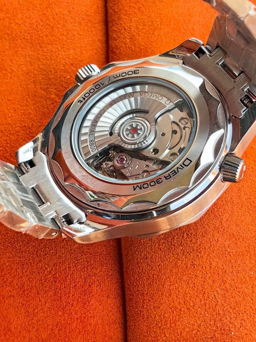 Omega Seamaster 300M с японски механизъм