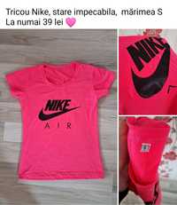 Tricou Nike roz fuchsia