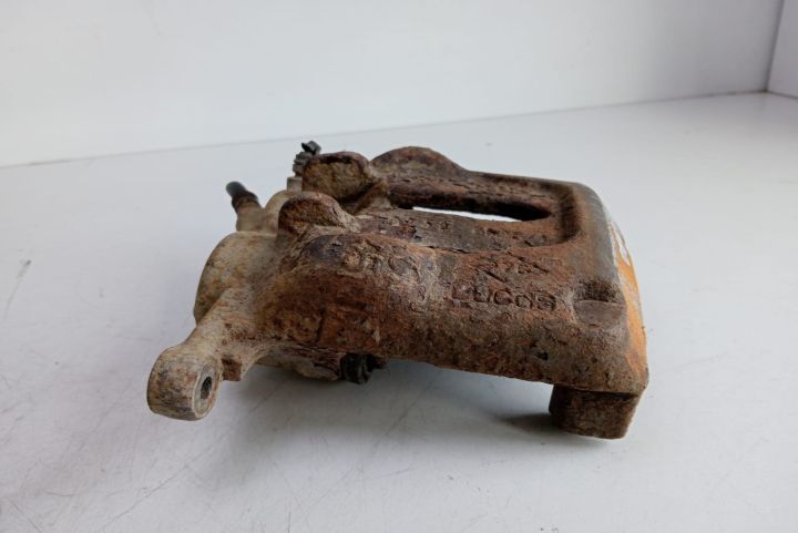 Etrier frana stanga fata Nissan Primastar prima generatie (facelift)