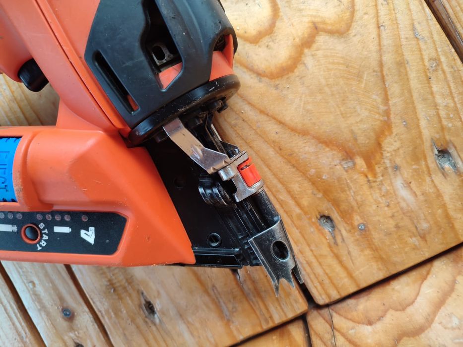 Paslode pistol de cuie pe gaz