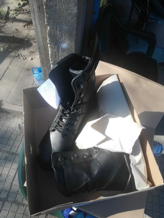 Обувки цели полеви