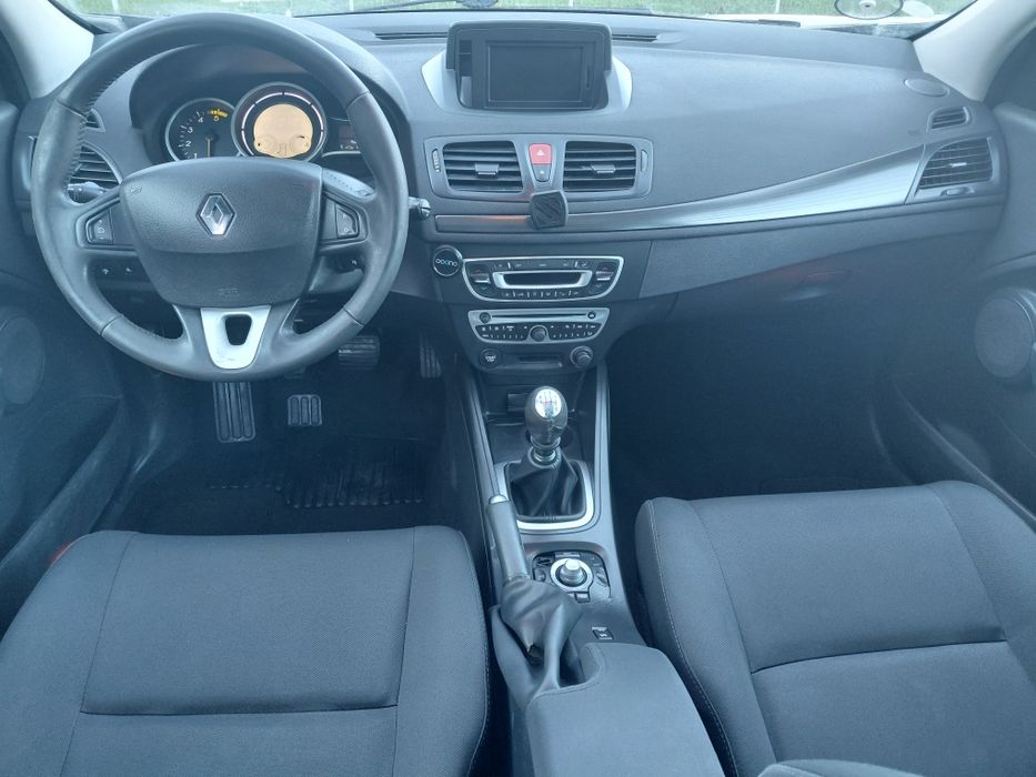 Renault megane 1,9 diesel an 2010 euro 5 Navigație/Panoramic/Senzori /