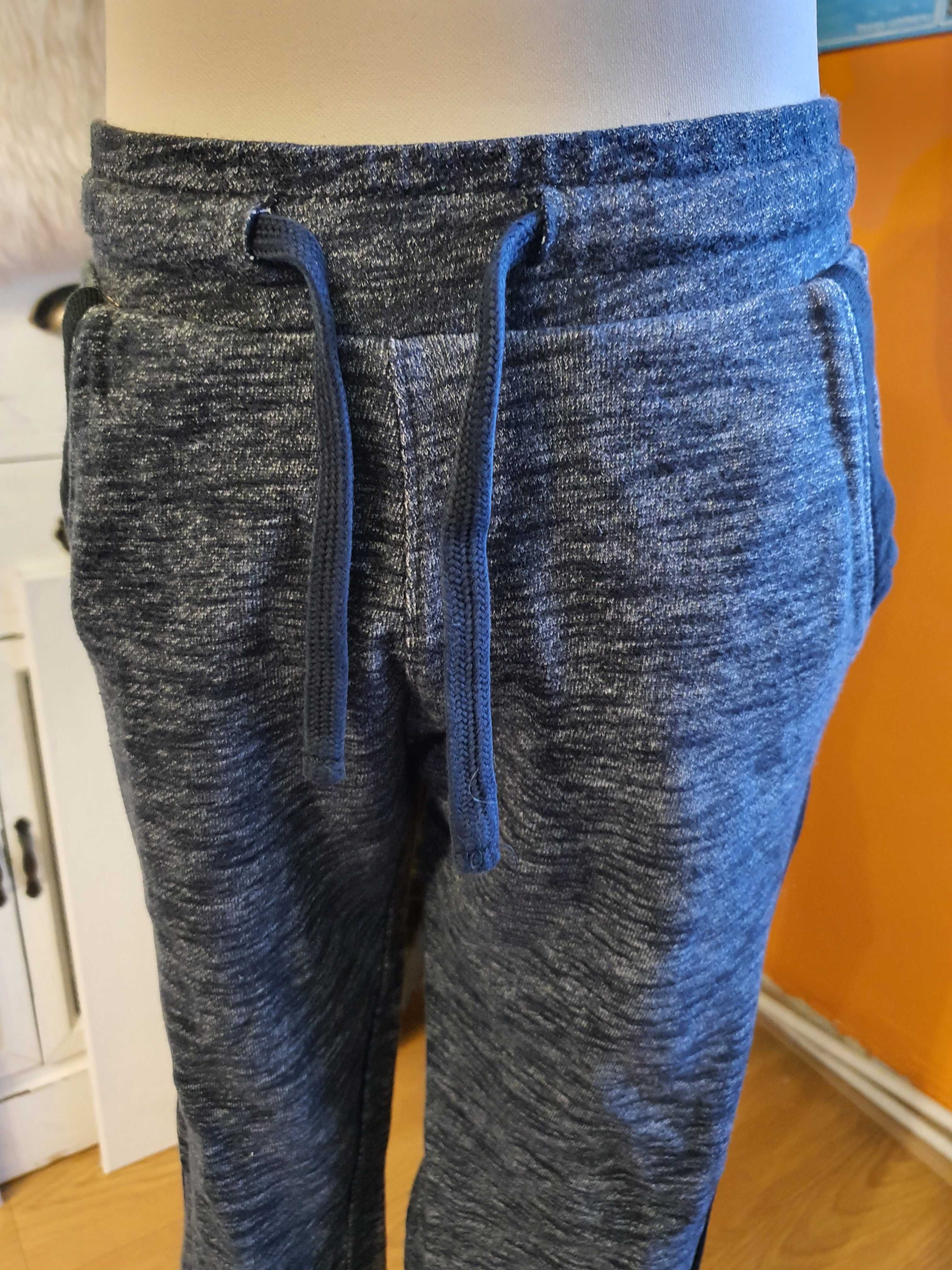 Pantaloni sport unisex marimea 140 cm