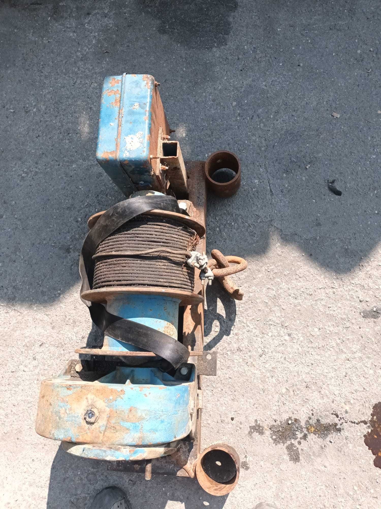 Troliu pentru tras lemne ..se poate folosi electric s-au hidraulic
