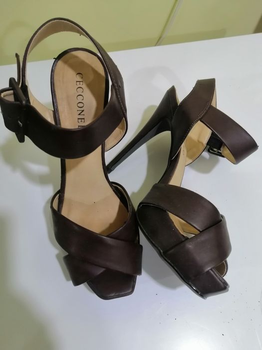 Продам женские туфли