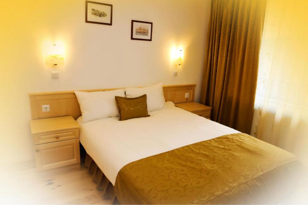 Продава се Хотел в с. Орешак, Област Ловеч - 970 кв.м за 464 €/кв.м - Снимка #3