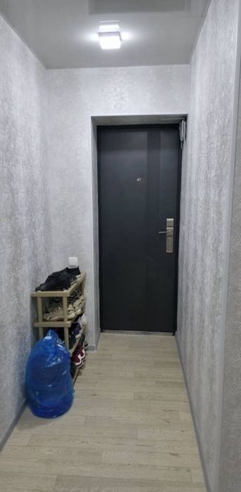 Срочно! Квартира на Яшнабад-Магнит 2/4/4 общ пл 53м ,балкон 2*6