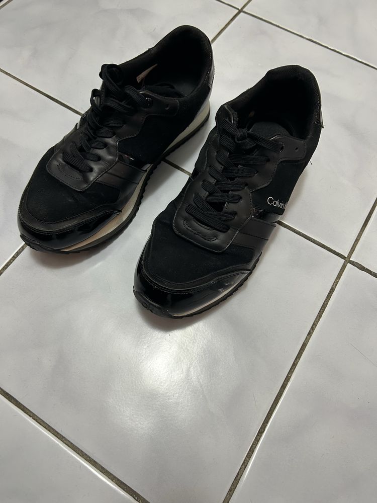 Calvin Klein - Pantofi sport din piele intoarsa cu insertii lucioase