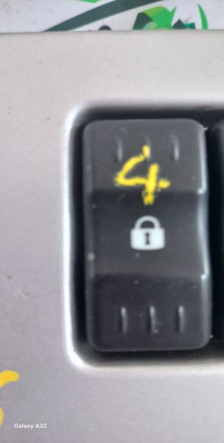 Buton blocare deblocare usi Dacia Logan prima generatie