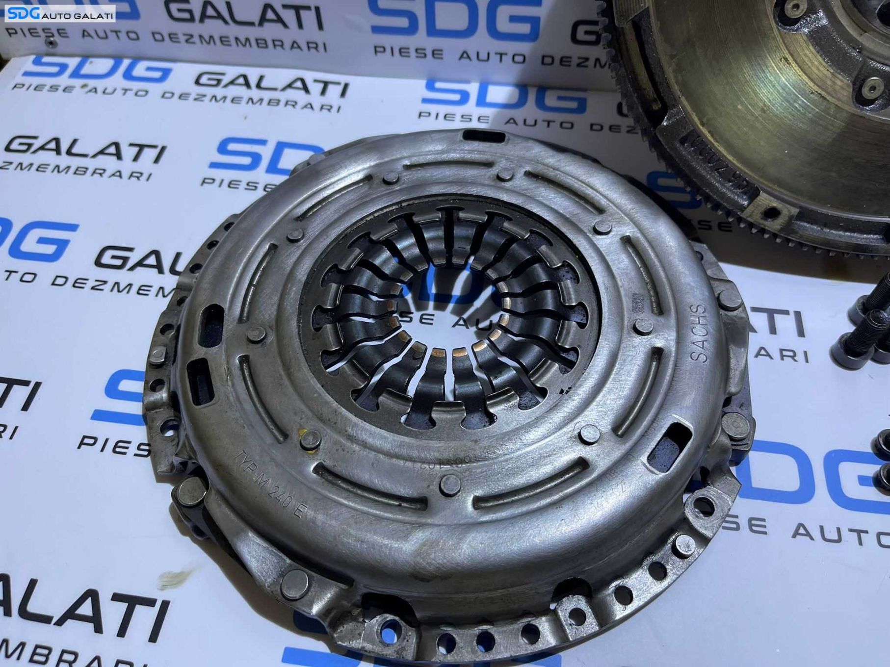 Ambreiaj Masa Dubla Volanta Placa Presiune Disc SACHS Volkswagen Sharan 2.0 TDI CFFE CFFA CFFB 2011 - 2016 Cod 03L141025L 063082001121 03L141031P