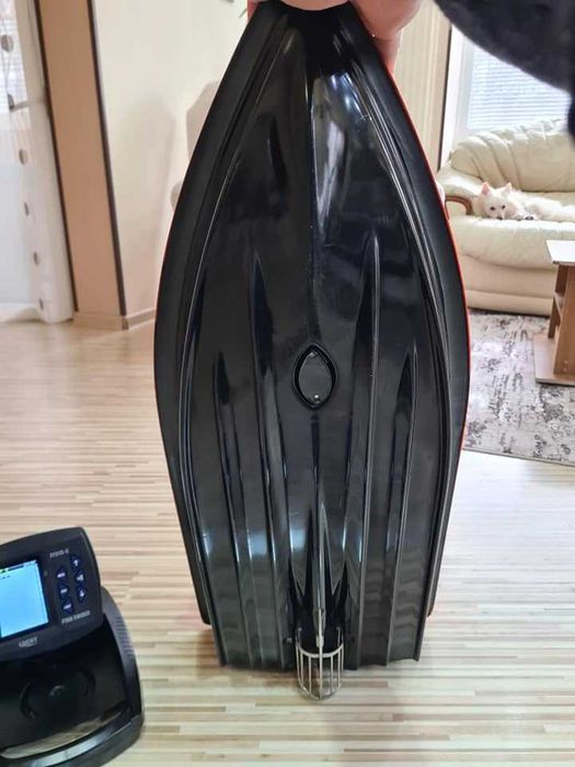 Лодка за захранка с GPS и сонар