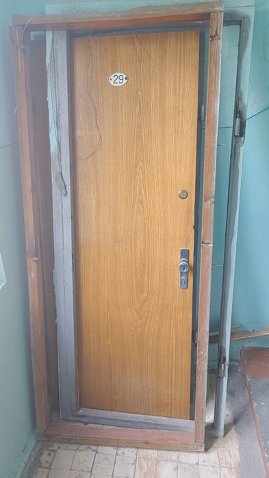 Продам металлическая входная дверь