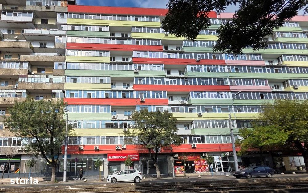 Rahova, Sos Alexandriei intersectie Sos Antiaeriana,  vitrina 12 ml,