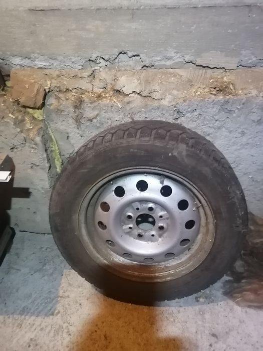 Продам шины зимние.