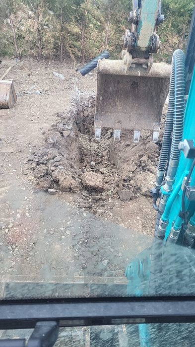 Săpături fundatii, garduri, bransamente apa, canalizare, gaze