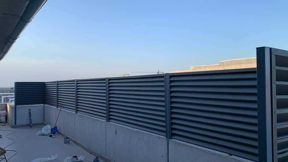 Garduri din panou stil jaluzele, sipca metalica, tabla, plasa si BCA