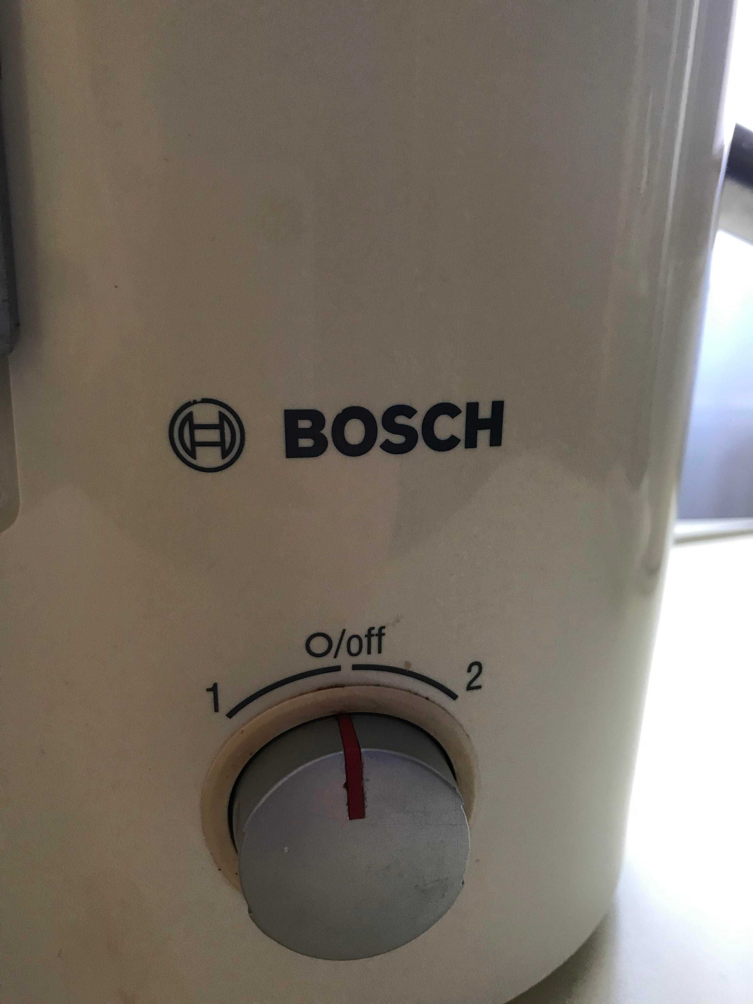 Storcator de fructe si legume Bosch 700 W