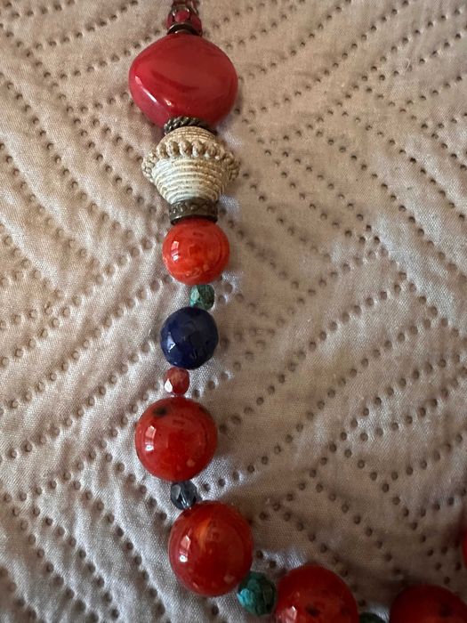 Елегантно и нестандартно колие със корал и тюркоаз