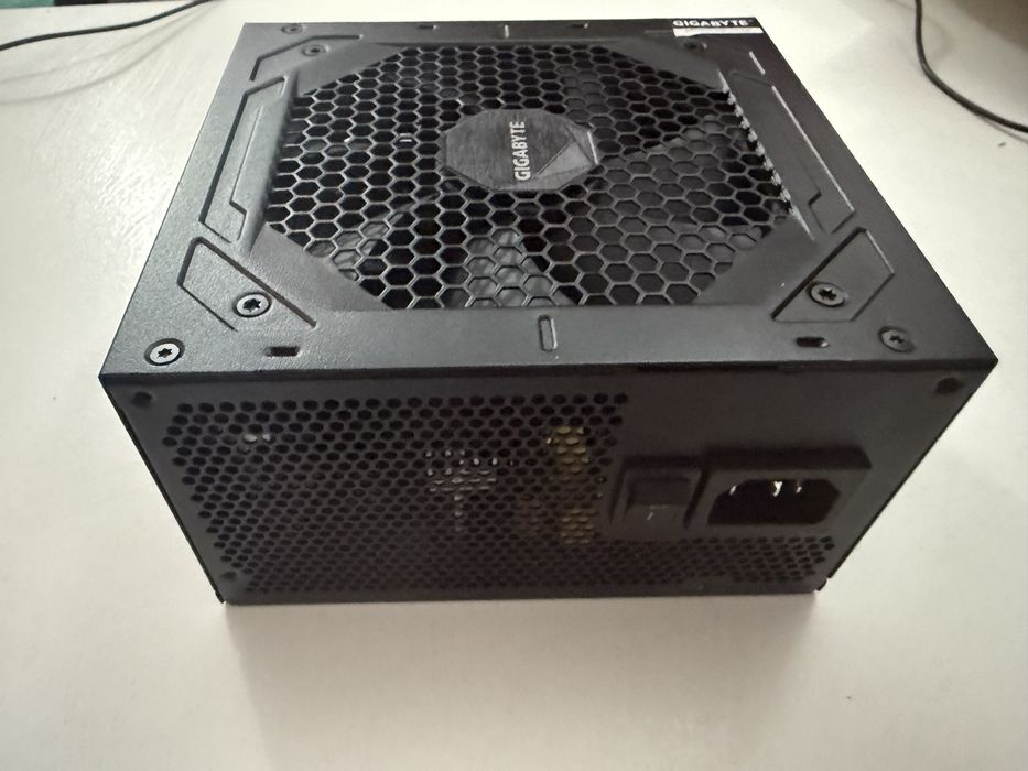 Sursa GIGABYTE UD750GM, 80+ Gold, 750W [ GP-UD750GM ]