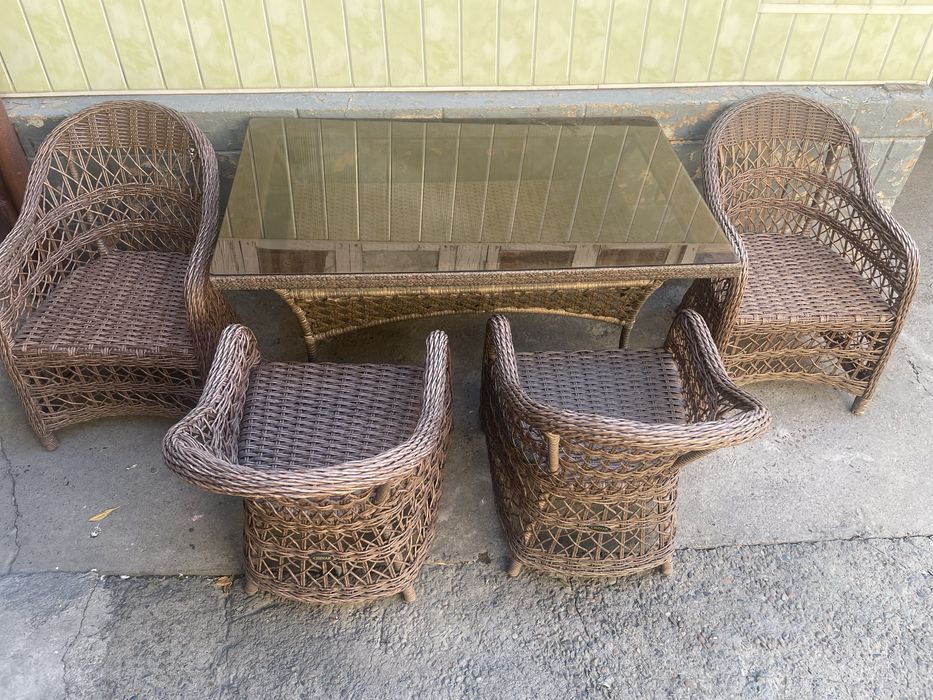 Сотилади Продаётся  -РАТАН- стол стул