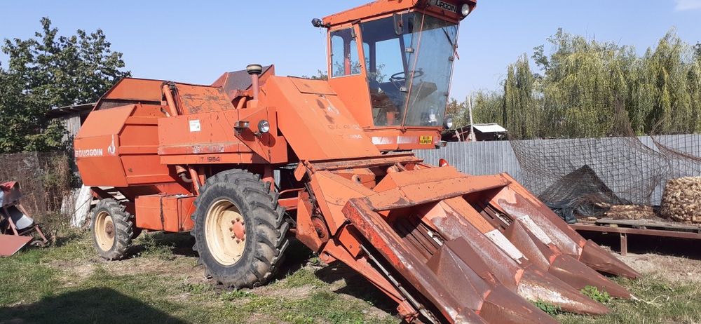 Vând Bourgoin gx 400 culegător de  porumb