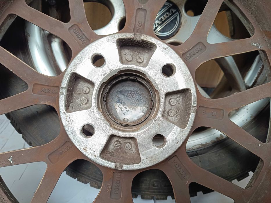 Зимни гуми 4бр.205/55/R16/94h FL Kormoran с лети джанти Volvo+патерица