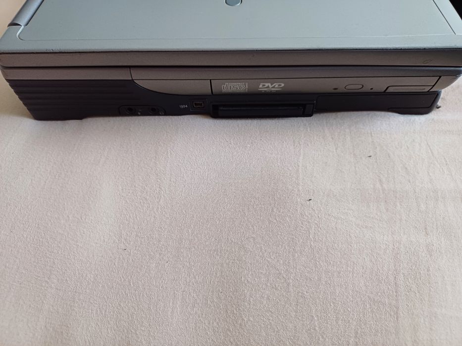 Стар работещ Лаптоп DEEL inspiron 9100